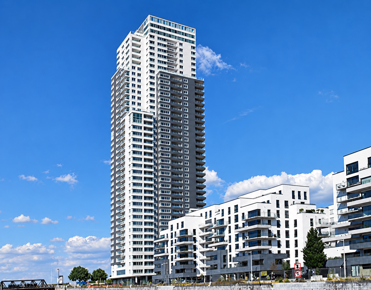 Somnomi office tower at Akenkaai in Brussels