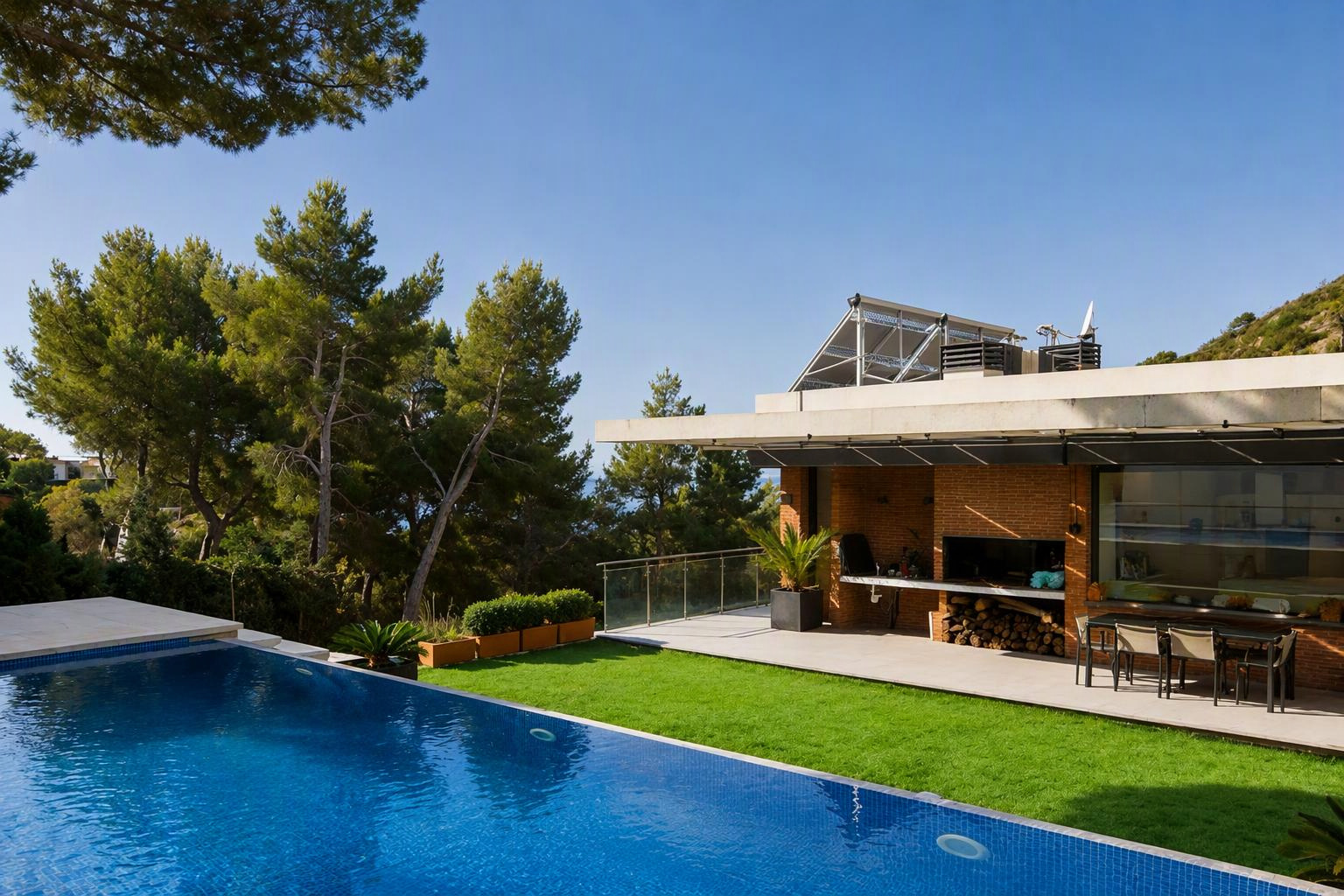 Villa Montgavina garden and private pool